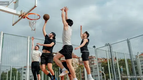 泽佩达与法默再战在即：称重落幕，战意高昂紧张升级